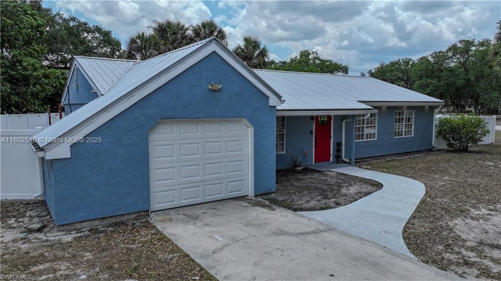 4002 Cascade Lane, La Belle, Florida image 1