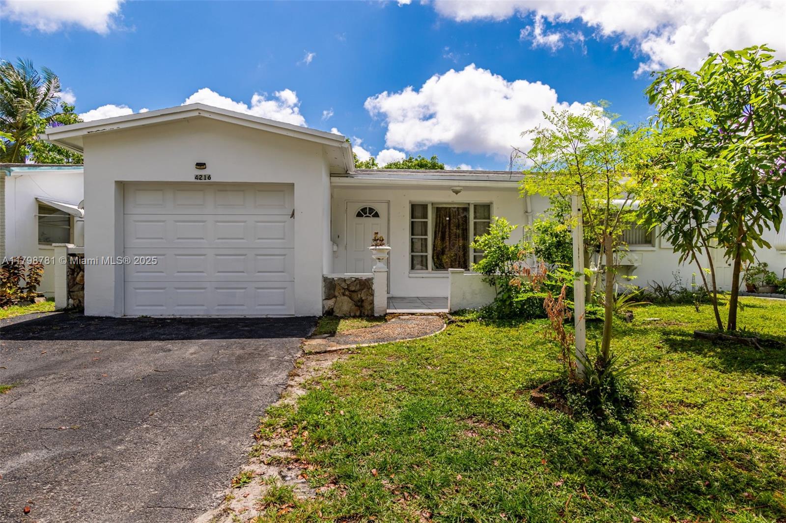 4216 52nd Ave, Lauderdale Lakes, Florida 33319