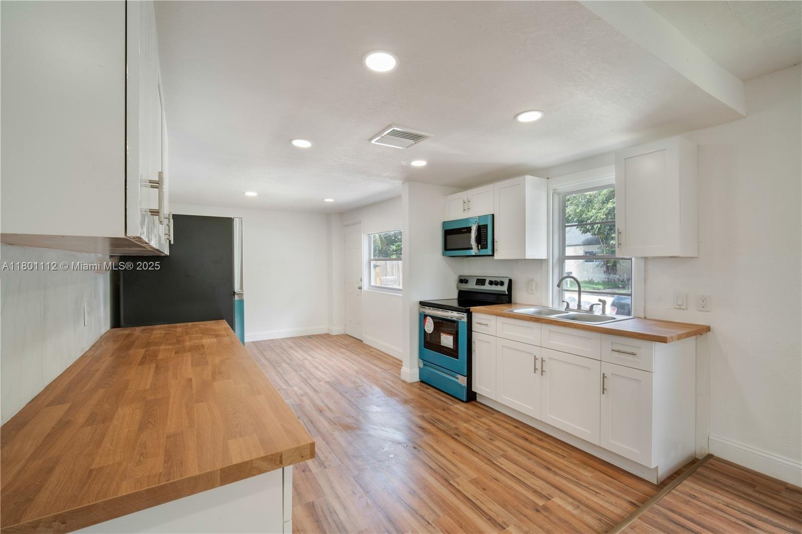 Residential, Hollywood, Florida image 6