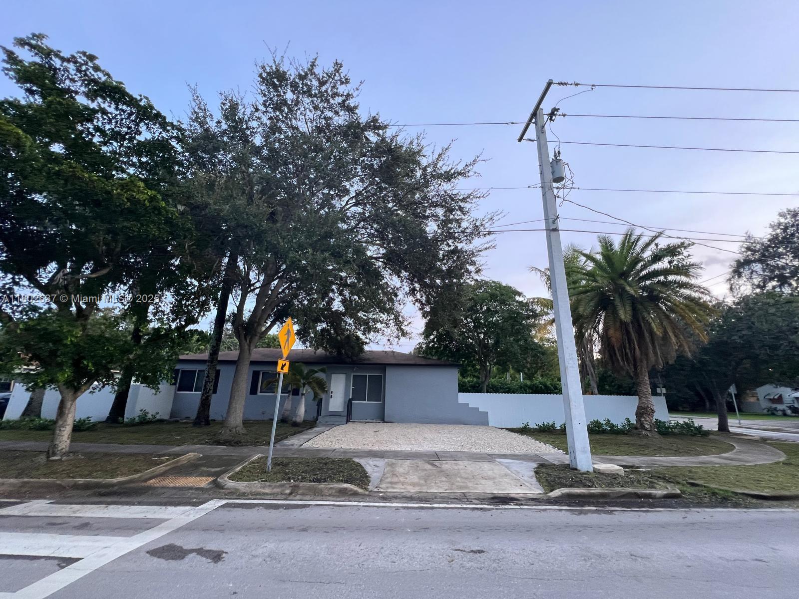 1000 NE 131st St, North Miami, Florida image 33