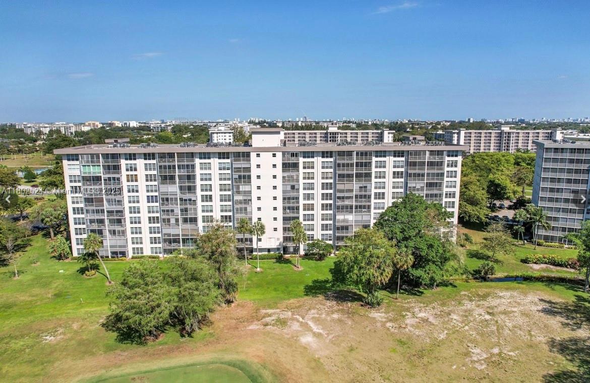 605 Oaks Dr #203, Pompano Beach, Florida image 12