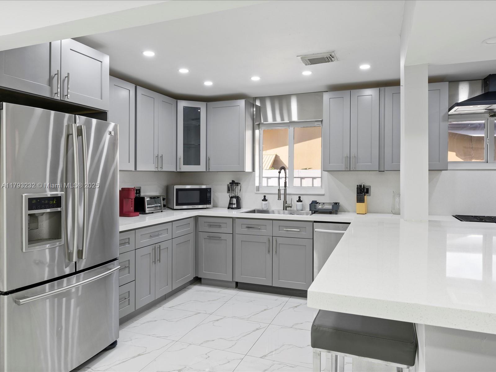 6820 SW 9th St, Pembroke Pines, Florida image 10