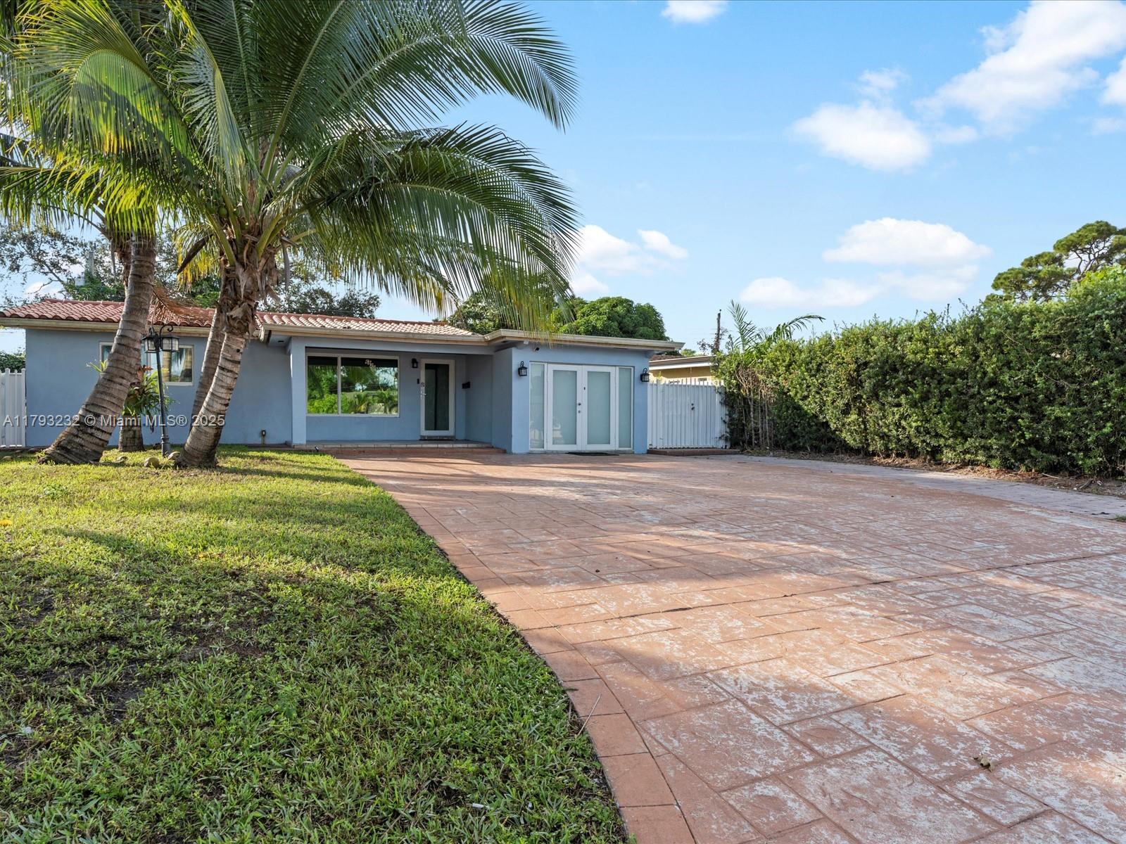 6820 SW 9th St, Pembroke Pines, Florida image 2