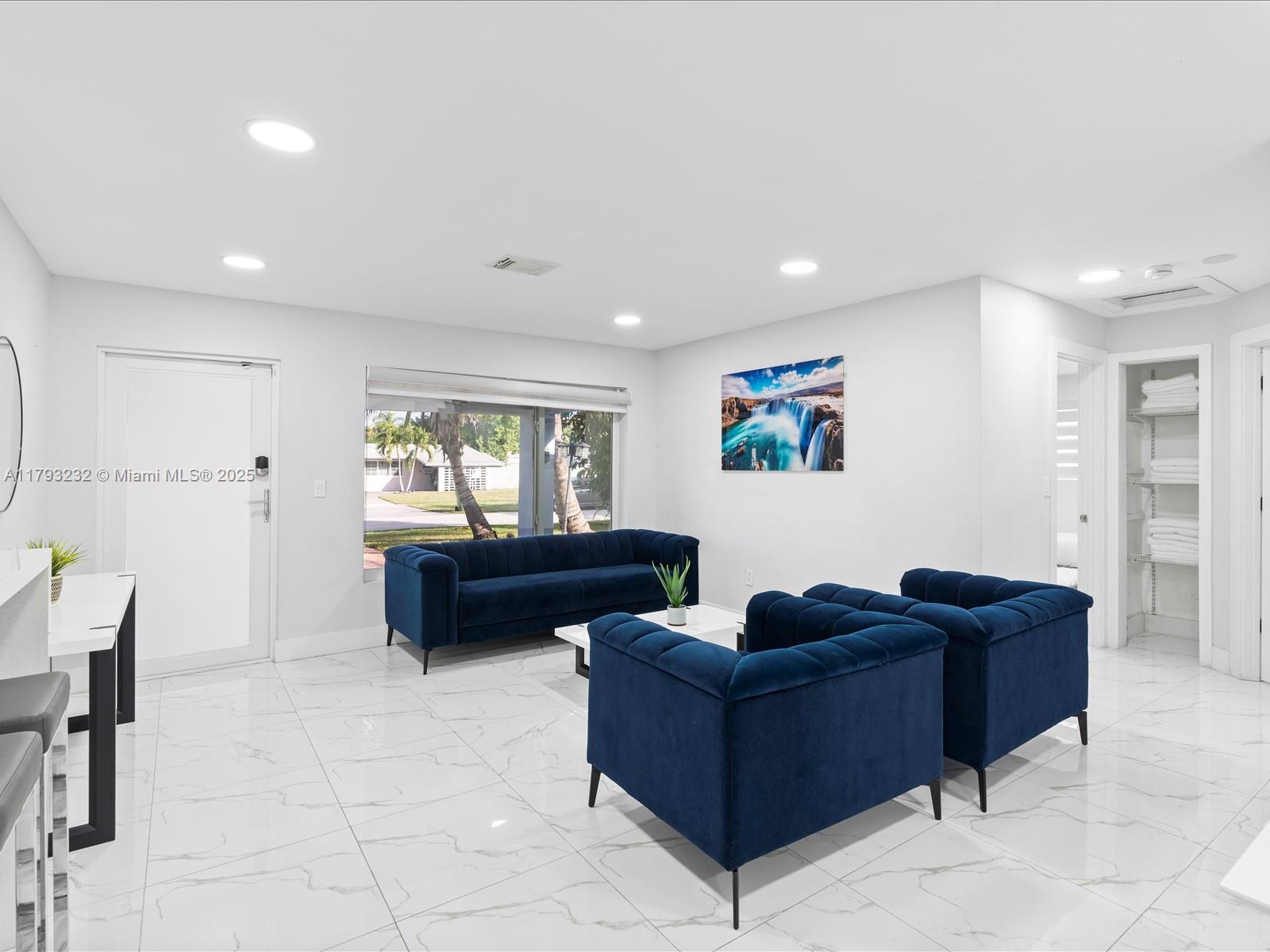 6820 SW 9th St, Pembroke Pines, Florida image 7