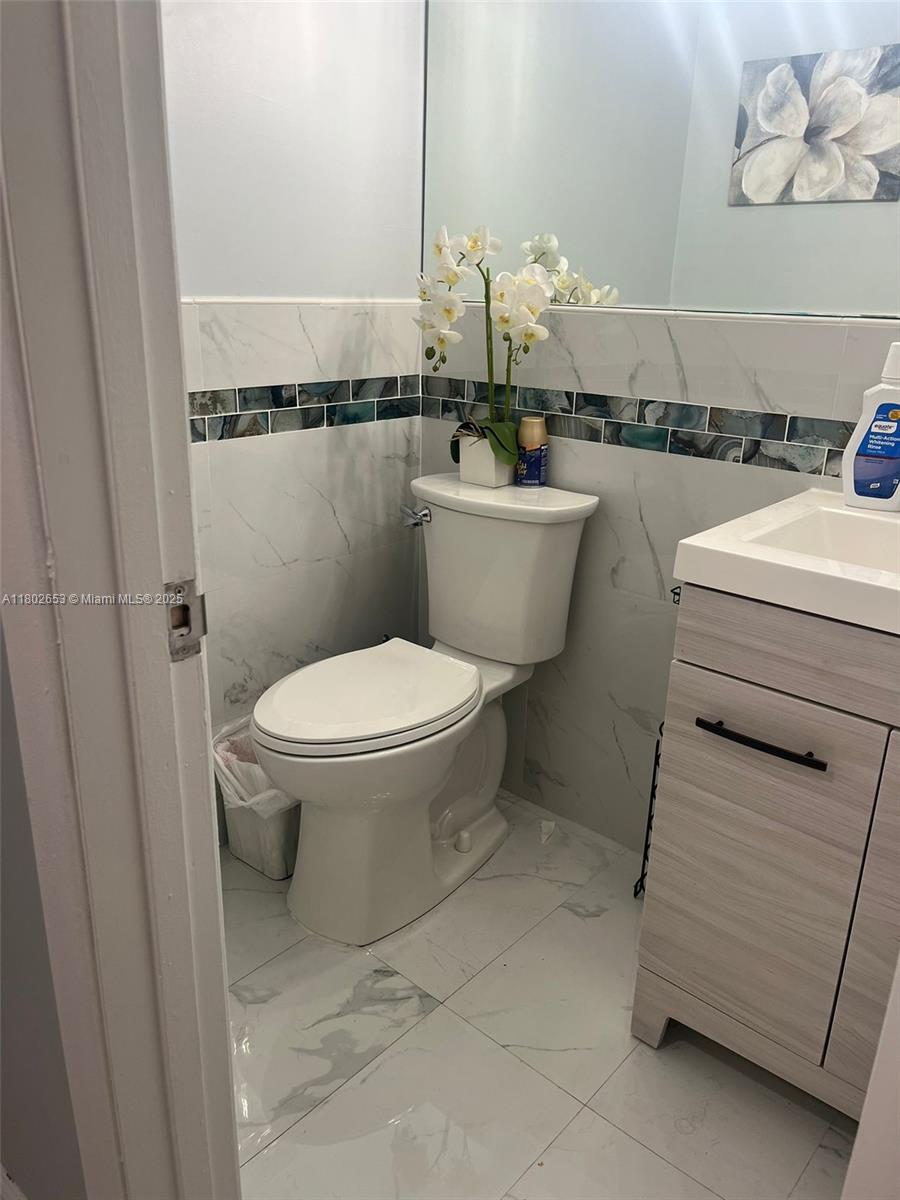 35 Camden #B, West Palm Beach, Florida image 14