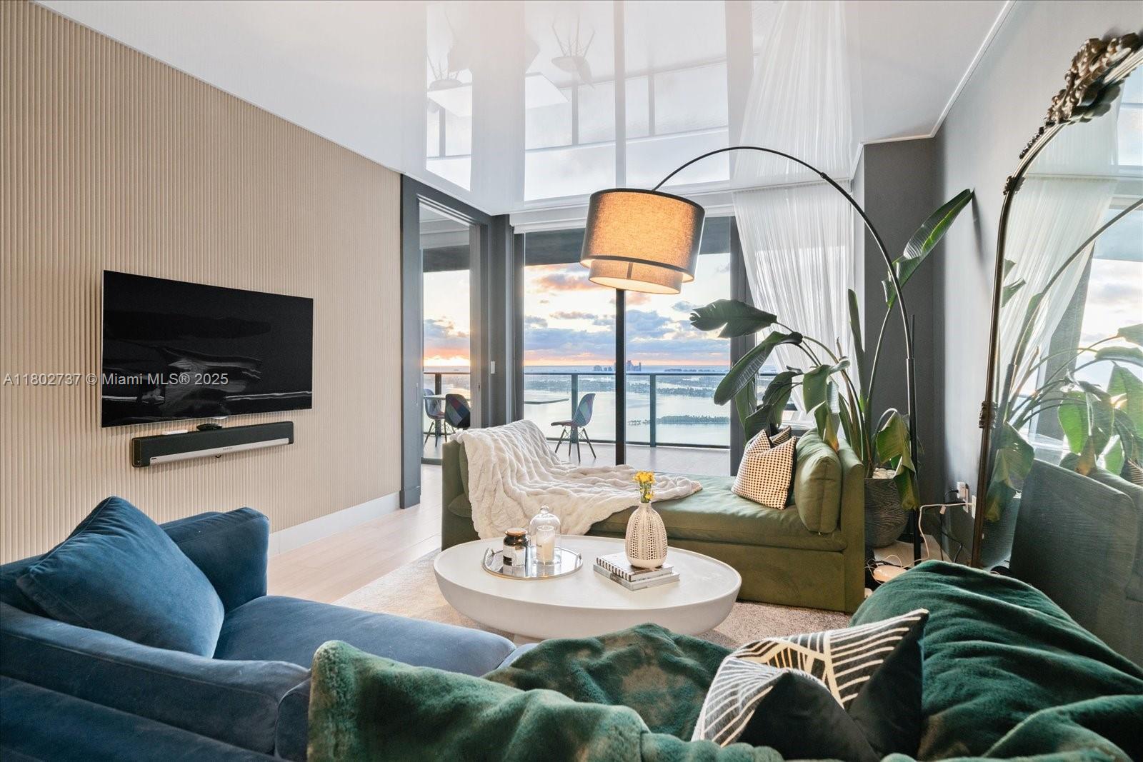Apartamento para Alugar em Miami, FL