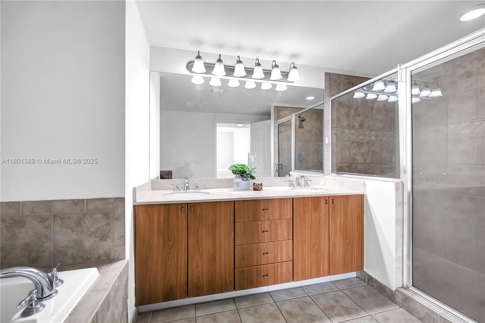 888 S Douglas Rd #910, Coral Gables, Florida image 12