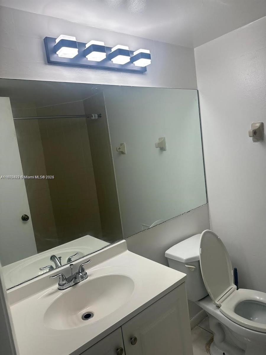 212 Lake Pointe Dr #210, Oakland Park, Florida image 5