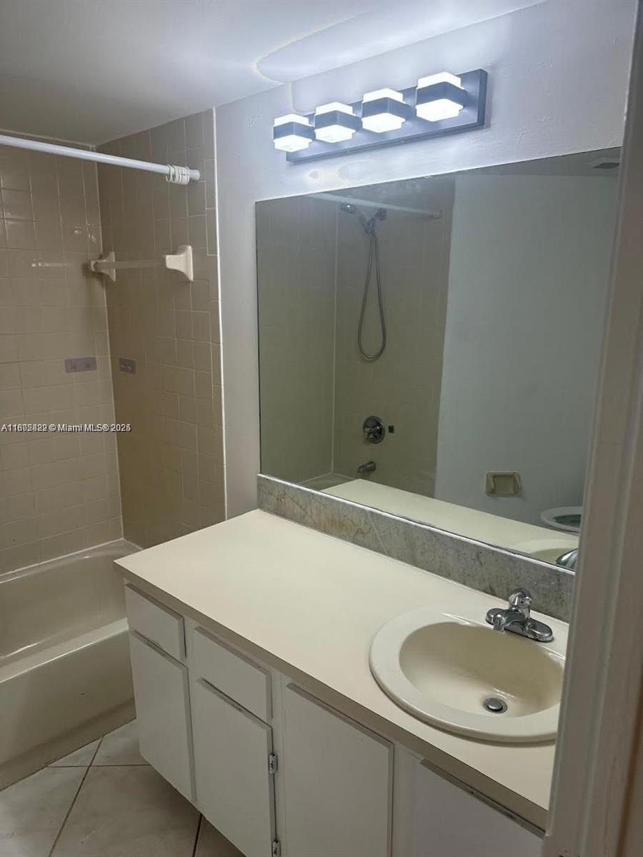 212 Lake Pointe Dr #210, Oakland Park, Florida image 8