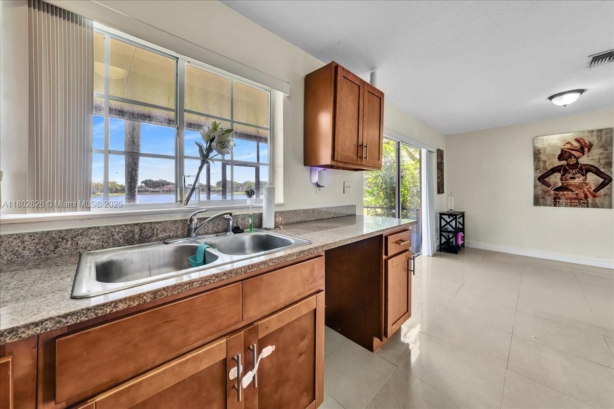 9765 NW 37th St, Sunrise, Florida image 19