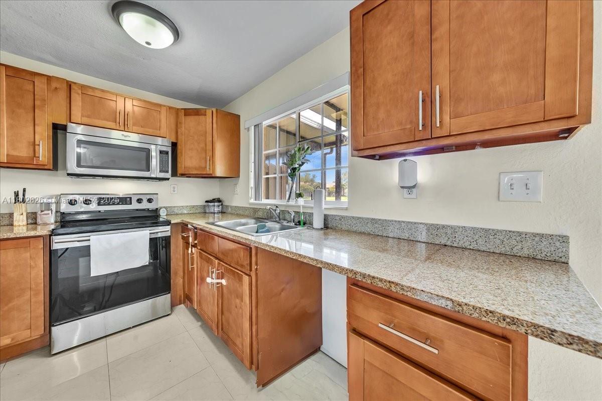 9765 NW 37th St, Sunrise, Florida image 21