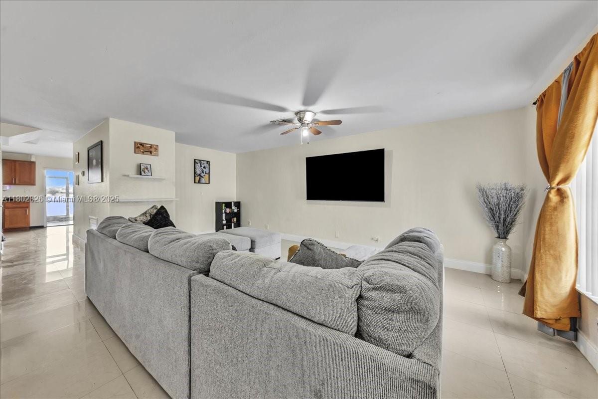 9765 NW 37th St, Sunrise, Florida image 4