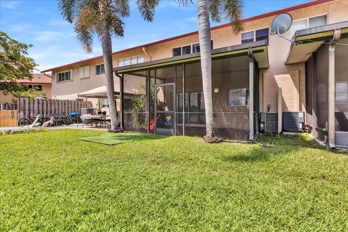 9765 NW 37th St, Sunrise, Florida image 6