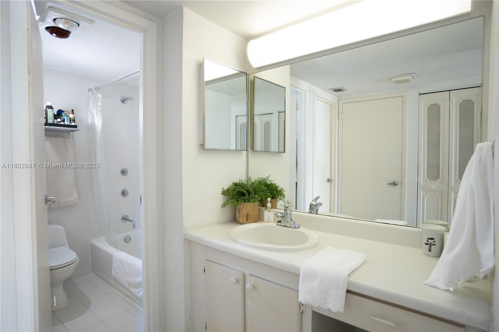 20100 W Country Club Dr #1701, Aventura, Florida image 12