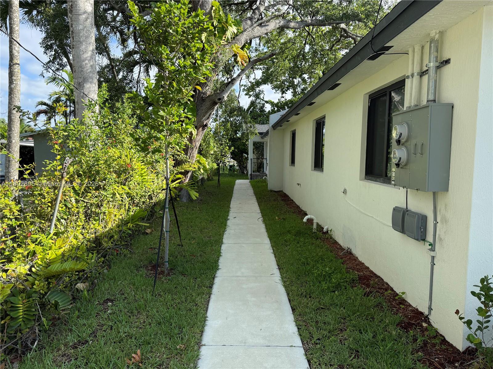 210 SW 3rd St, Florida City, Florida image 6