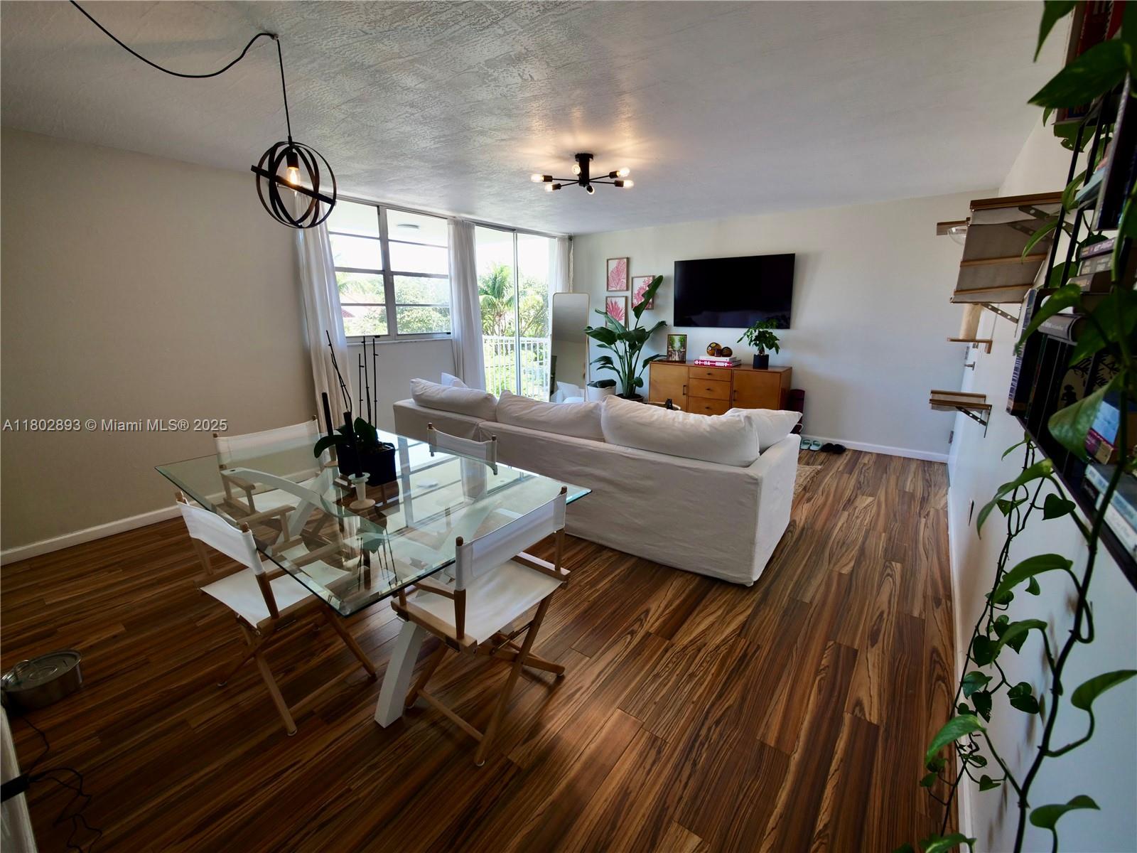 16518 26th Ave Unit 305, North Miami Beach, Florida 33160