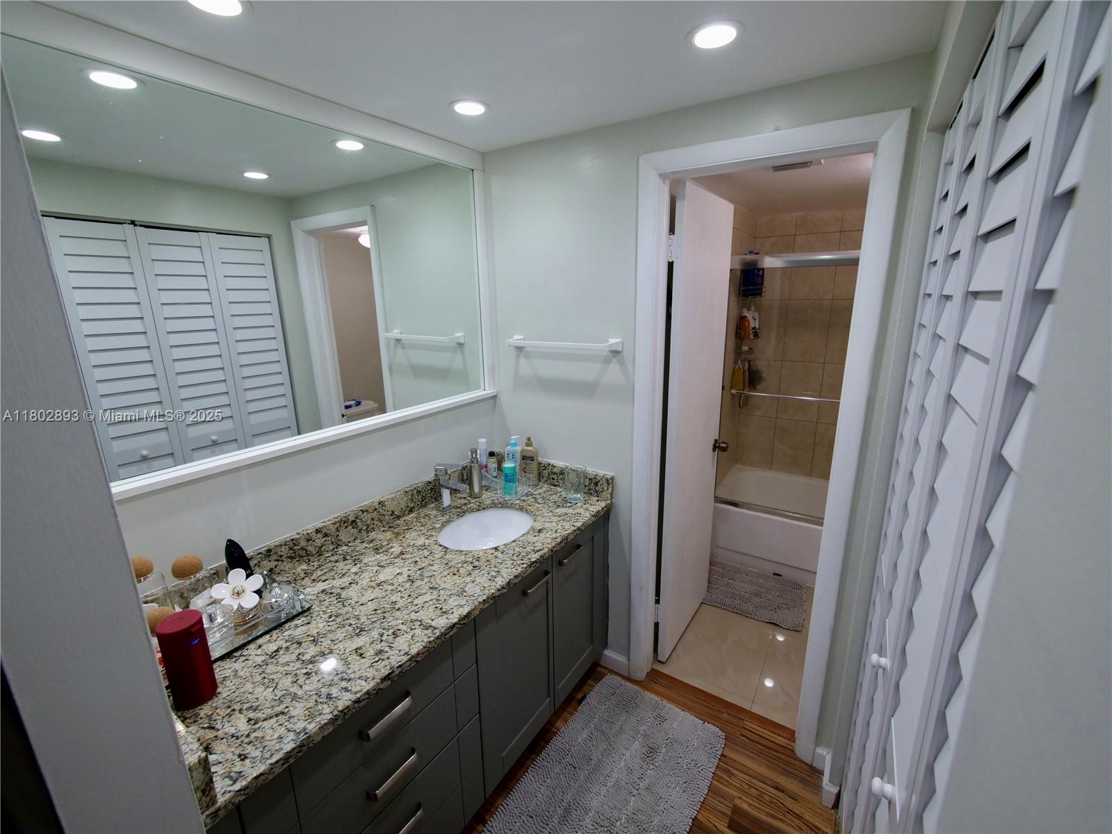 16518 NE 26th Ave #305, North Miami Beach, Florida image 18