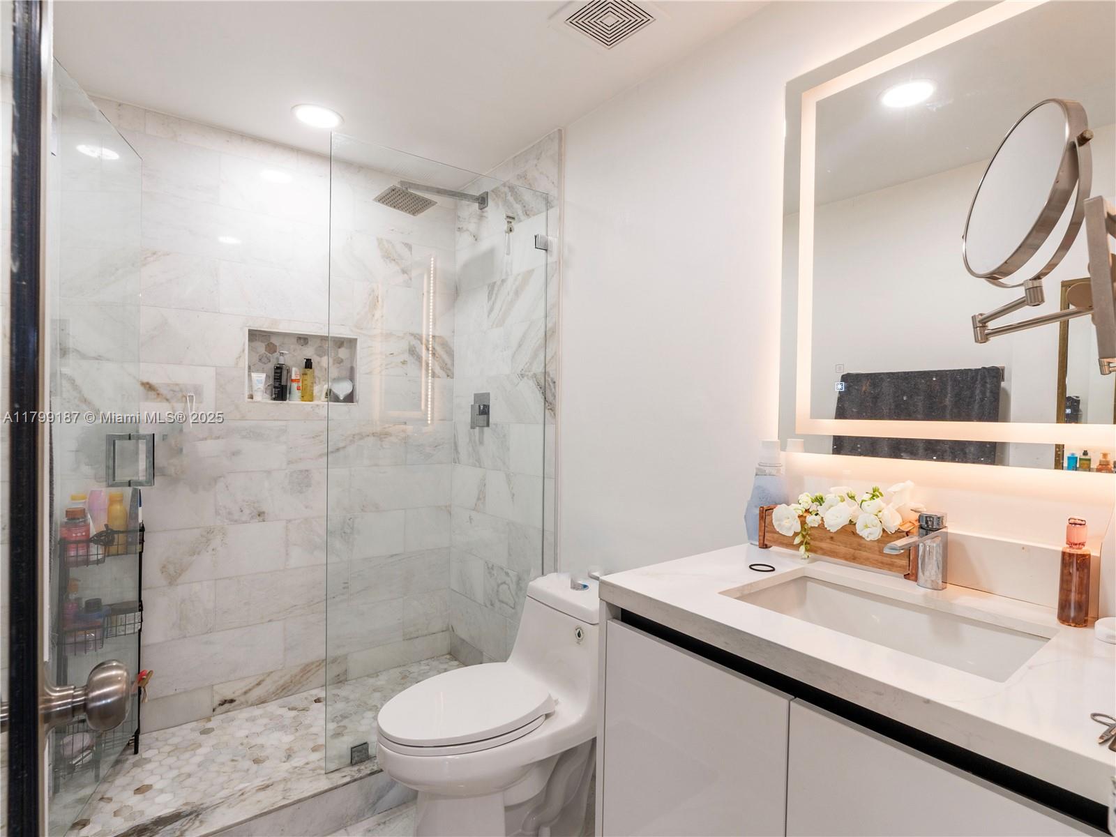 1825 W 44th Pl 1205