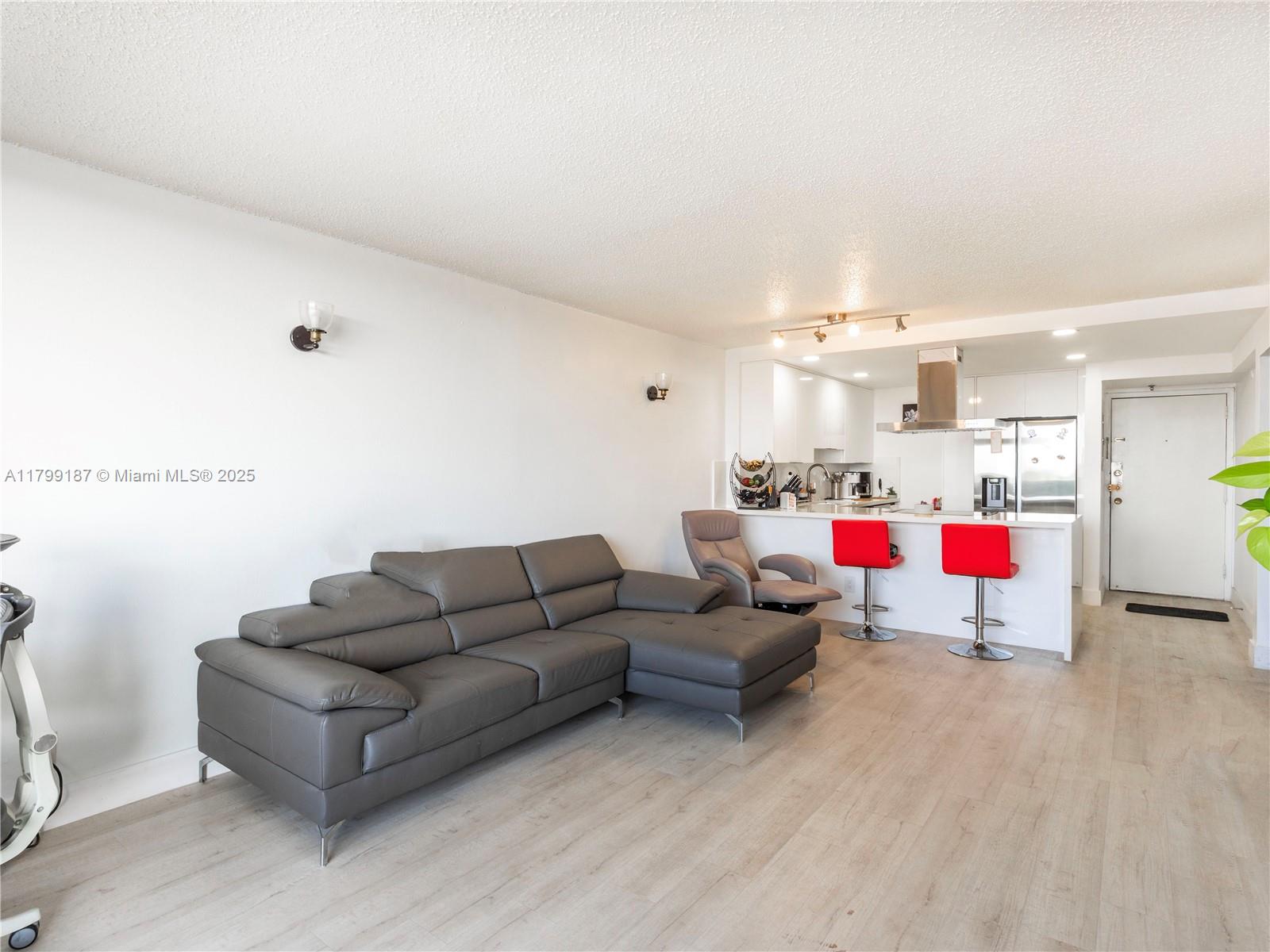 1825 W 44th Pl 1205