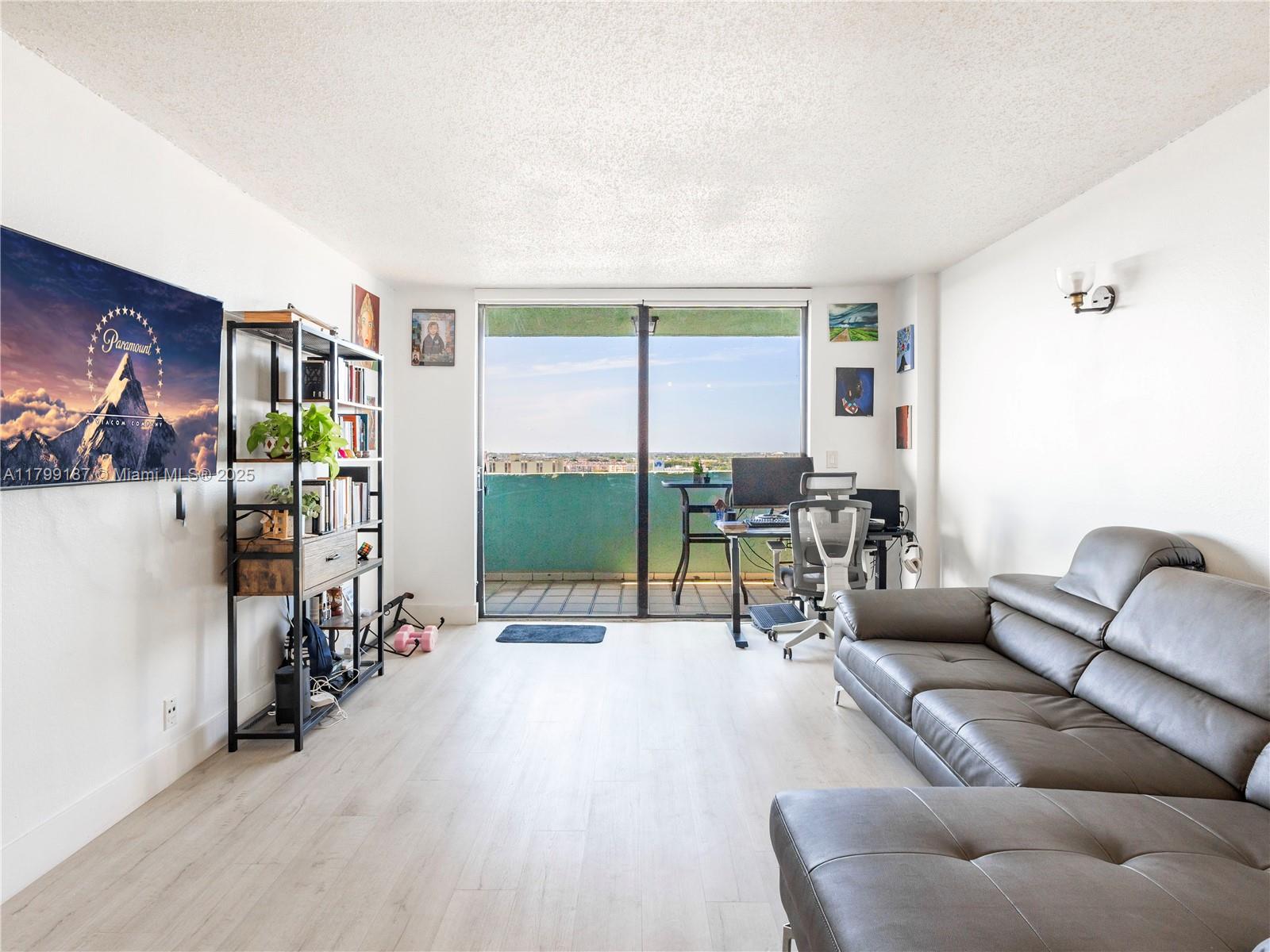 1825 W 44th Pl 1205