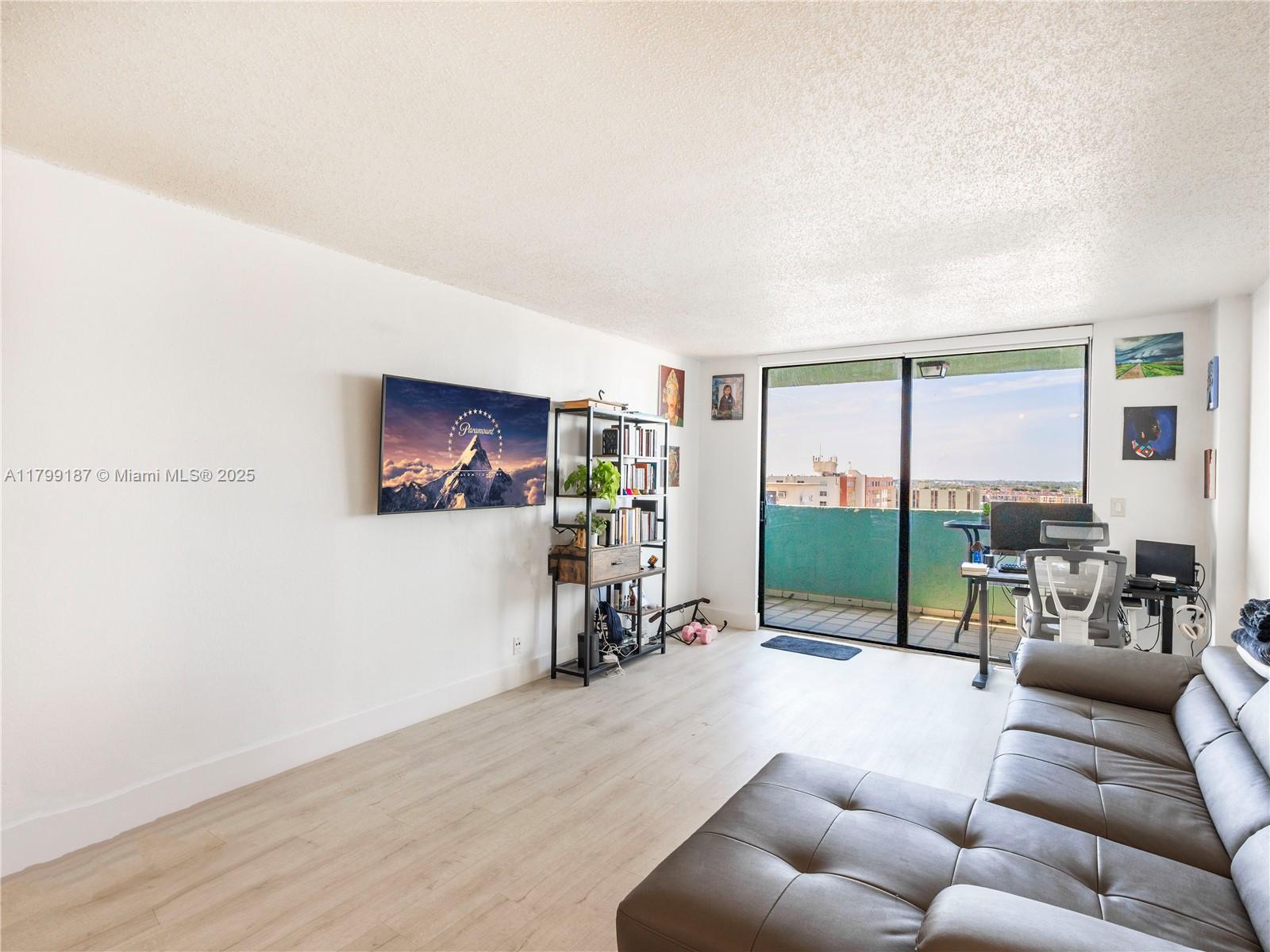 1825 W 44th Pl 1205