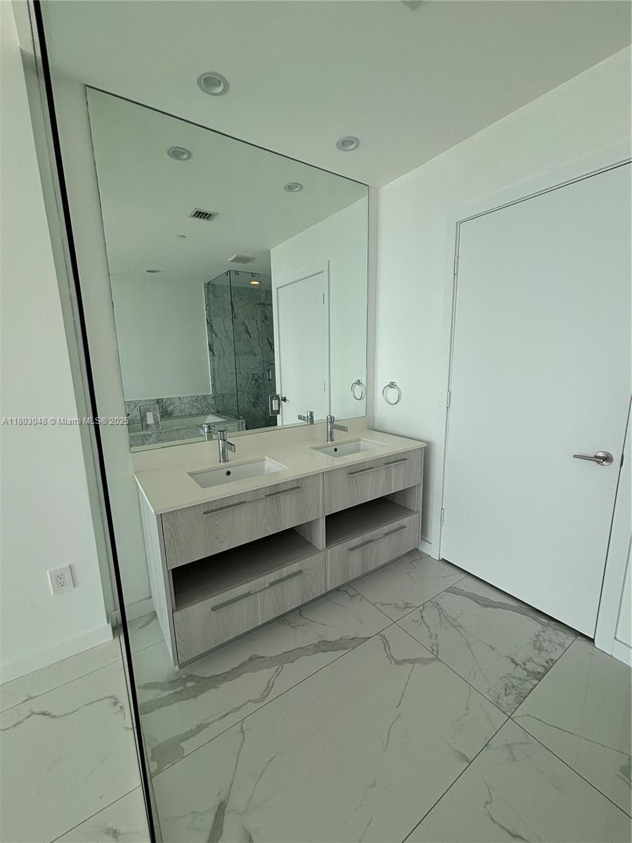 480 NE 31 #2703, Miami FL 33137