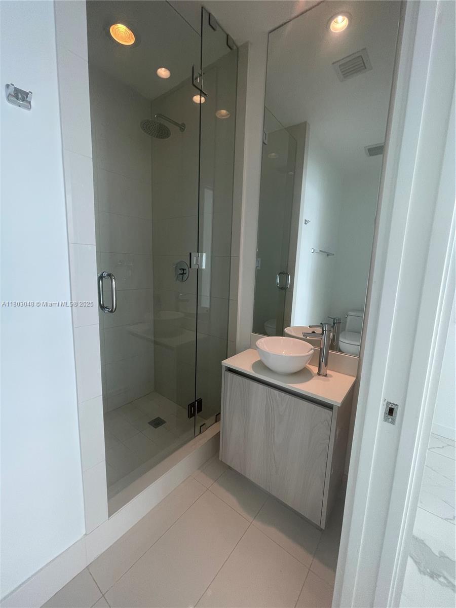 480 NE 31 #2703, Miami FL 33137