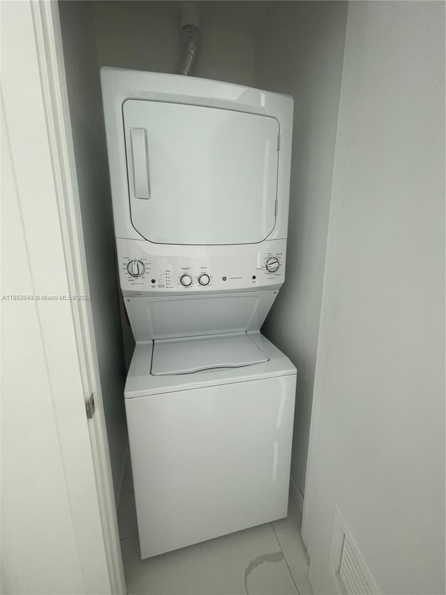 480 NE 31 #2703, Miami FL 33137