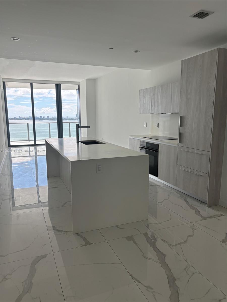 480 NE 31 #2703, Miami FL 33137