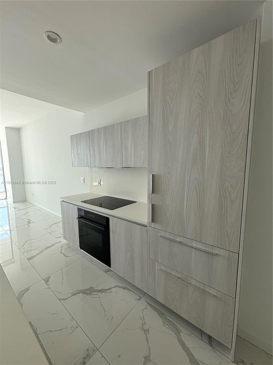 480 NE 31 #2703, Miami FL 33137