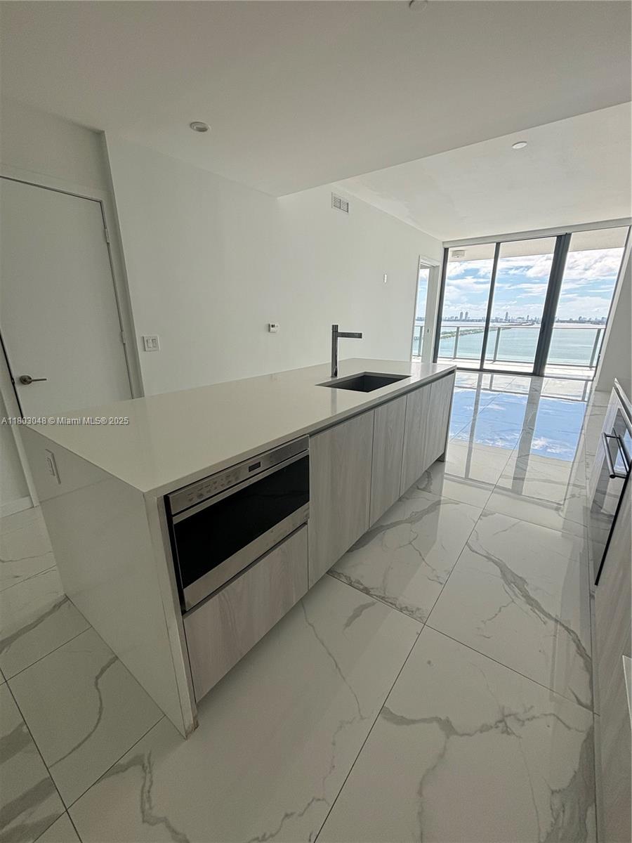 480 NE 31 #2703, Miami FL 33137