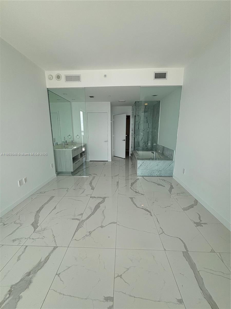 480 NE 31 #2703, Miami FL 33137