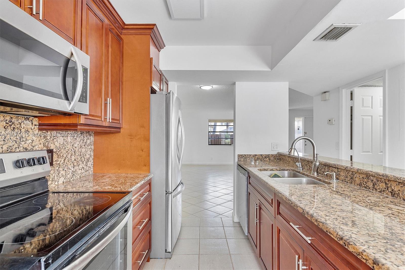 1104 NW 79th Dr, Plantation, Florida image 7
