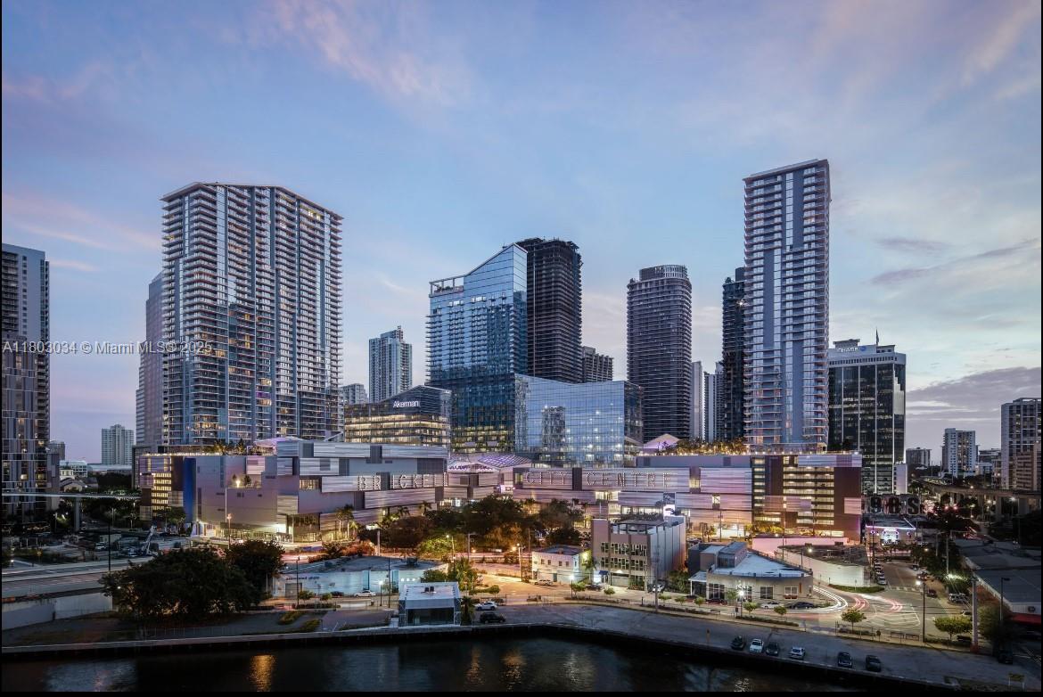 Apartamento à Venda em Miami, FL