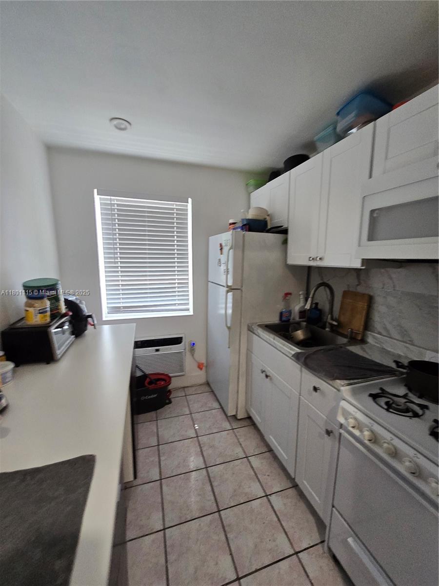 2414 Johnson St, Hollywood, Florida image 9