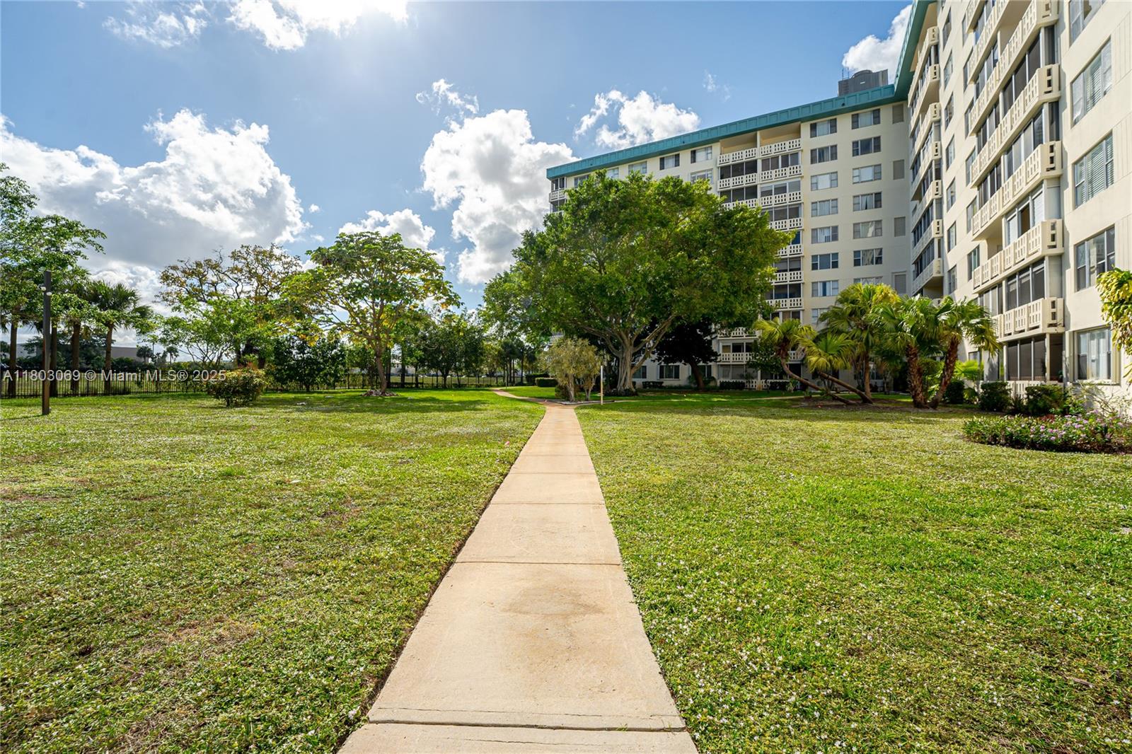 4330 Hillcrest Dr #505, Hollywood, Florida image 31