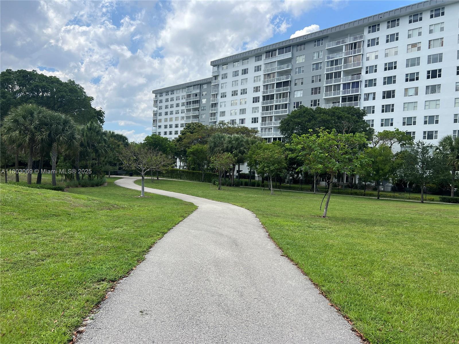 4330 Hillcrest Dr #505, Hollywood, Florida image 36