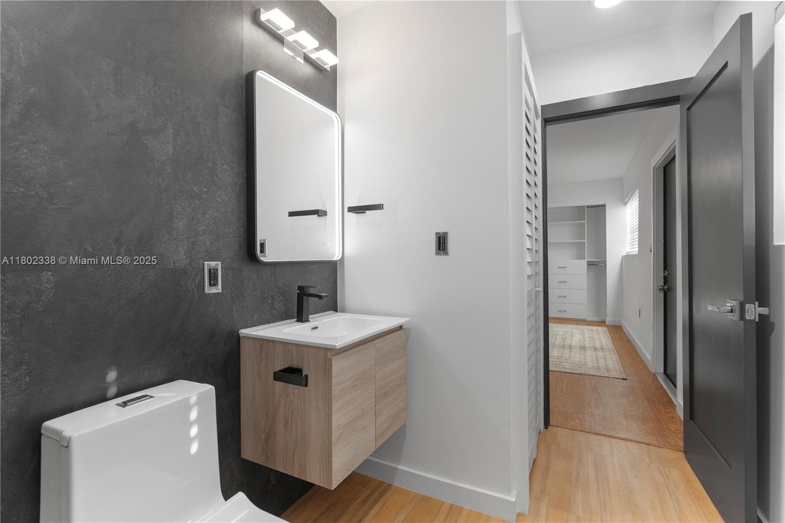 1428 NE 153rd Ter, North Miami Beach, Florida image 23