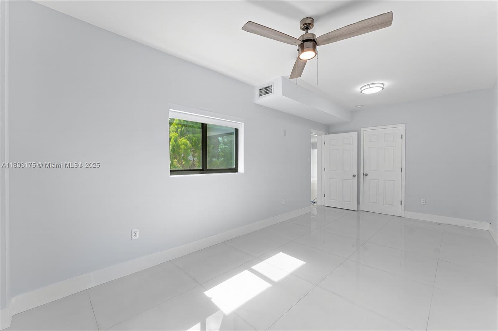 1998 NE 180th St, North Miami Beach, Florida image 18