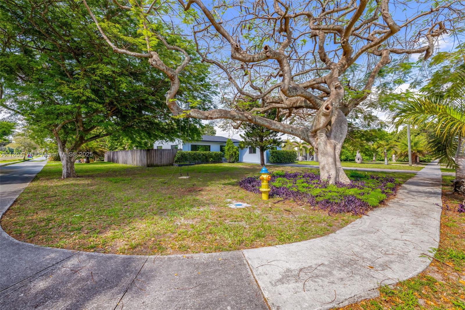 1998 NE 180th St, North Miami Beach, Florida image 3
