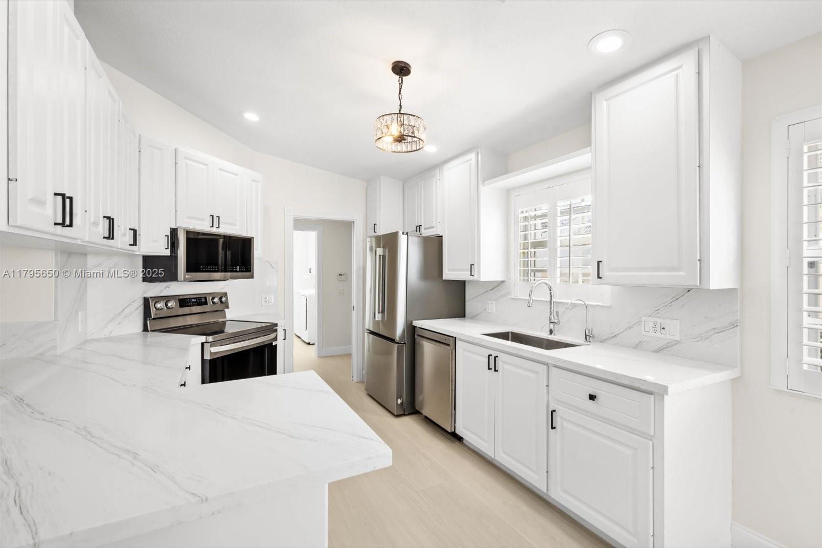 8467 SE Retreat Dr, Hobe Sound, Florida image 1