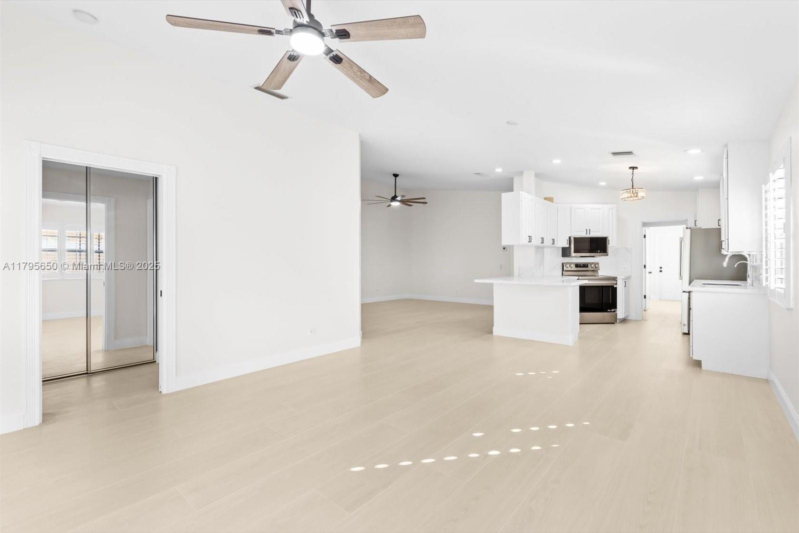 8467 SE Retreat Dr, Hobe Sound, Florida image 7