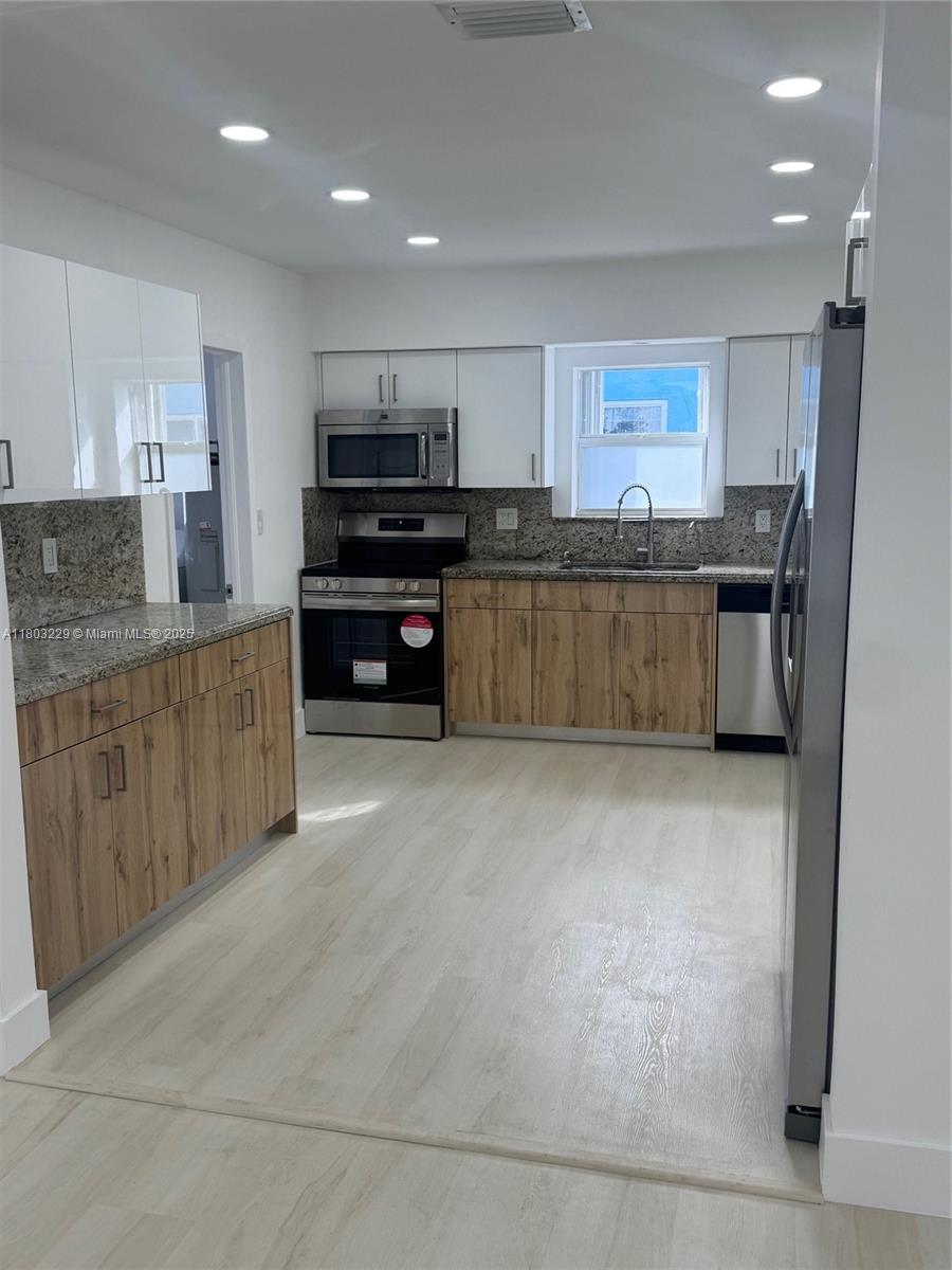 770 NW 38th St, Oakland Park, Florida image 12