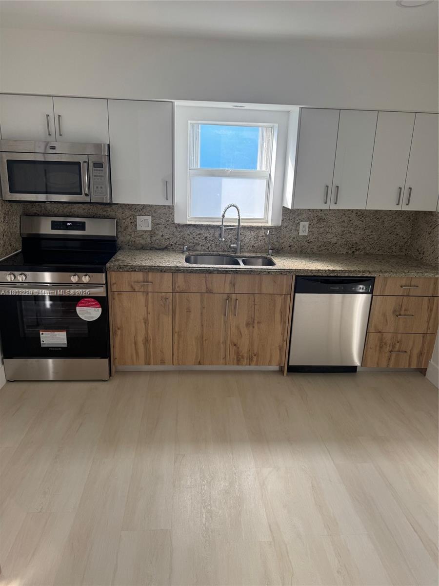 770 NW 38th St, Oakland Park, Florida image 14
