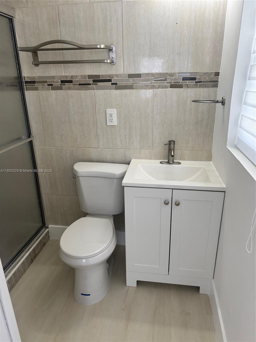 770 NW 38th St, Oakland Park, Florida image 29