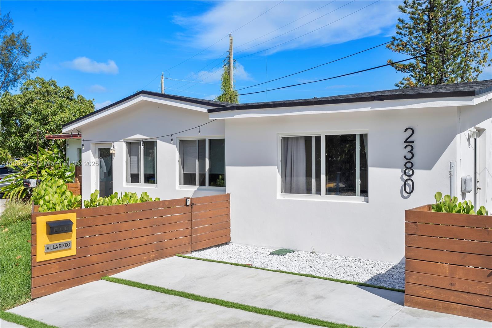 2380 NE 137th St, North Miami Beach, Florida image 1