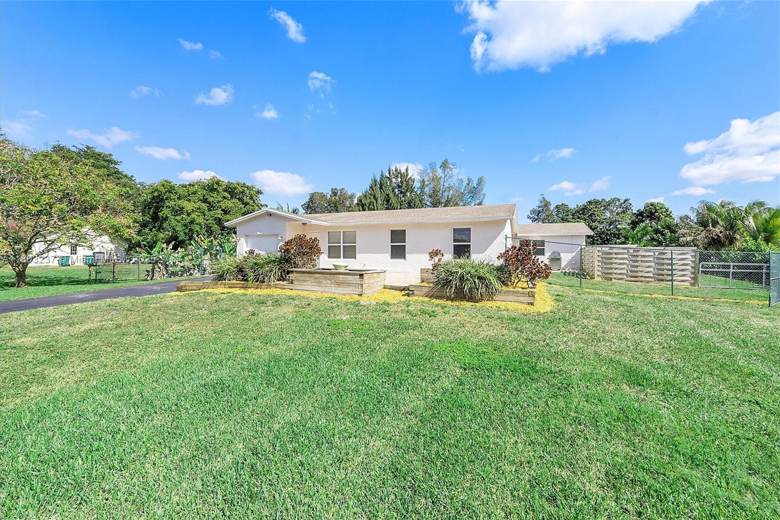 5200 SW 199th Avenue, Southwest Ranches, Florida image 1