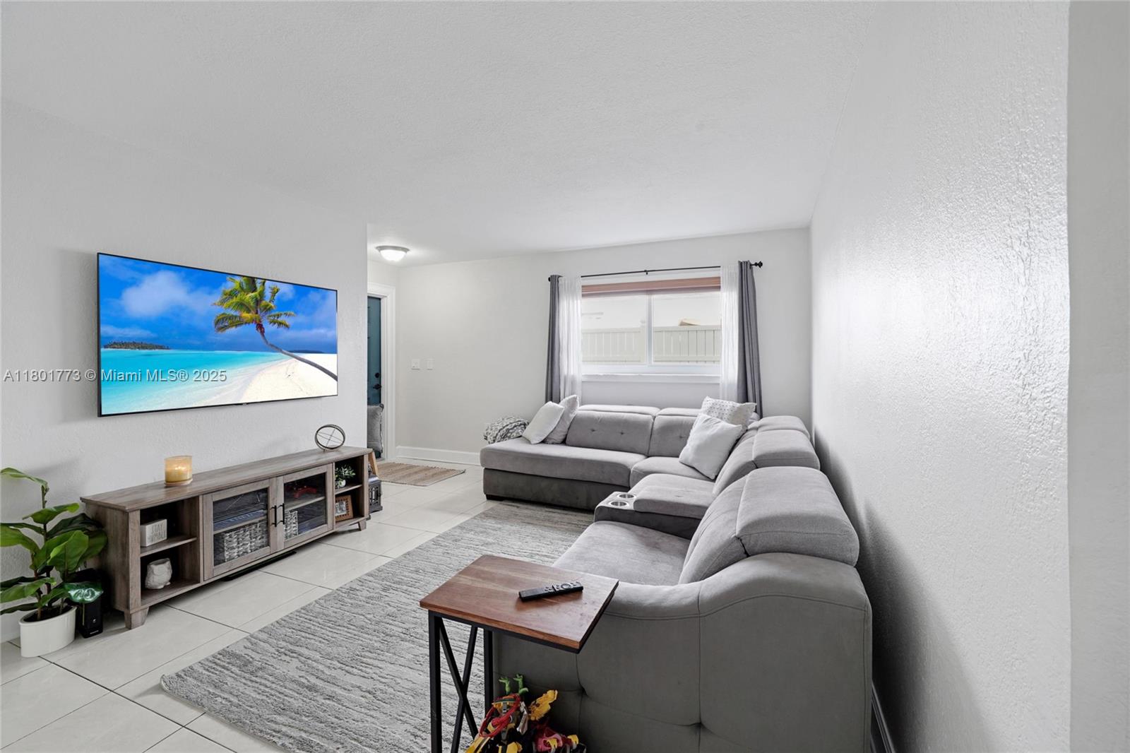 857 W 37th St, Hialeah, Florida image 2