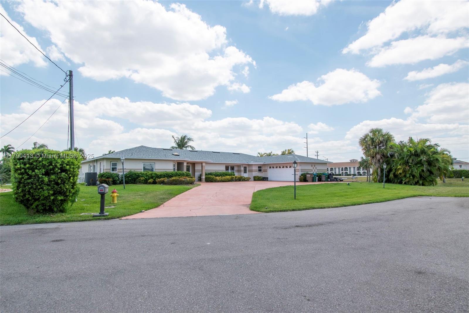 3528 SE 16th Pl, Cape Coral, Florida image 2