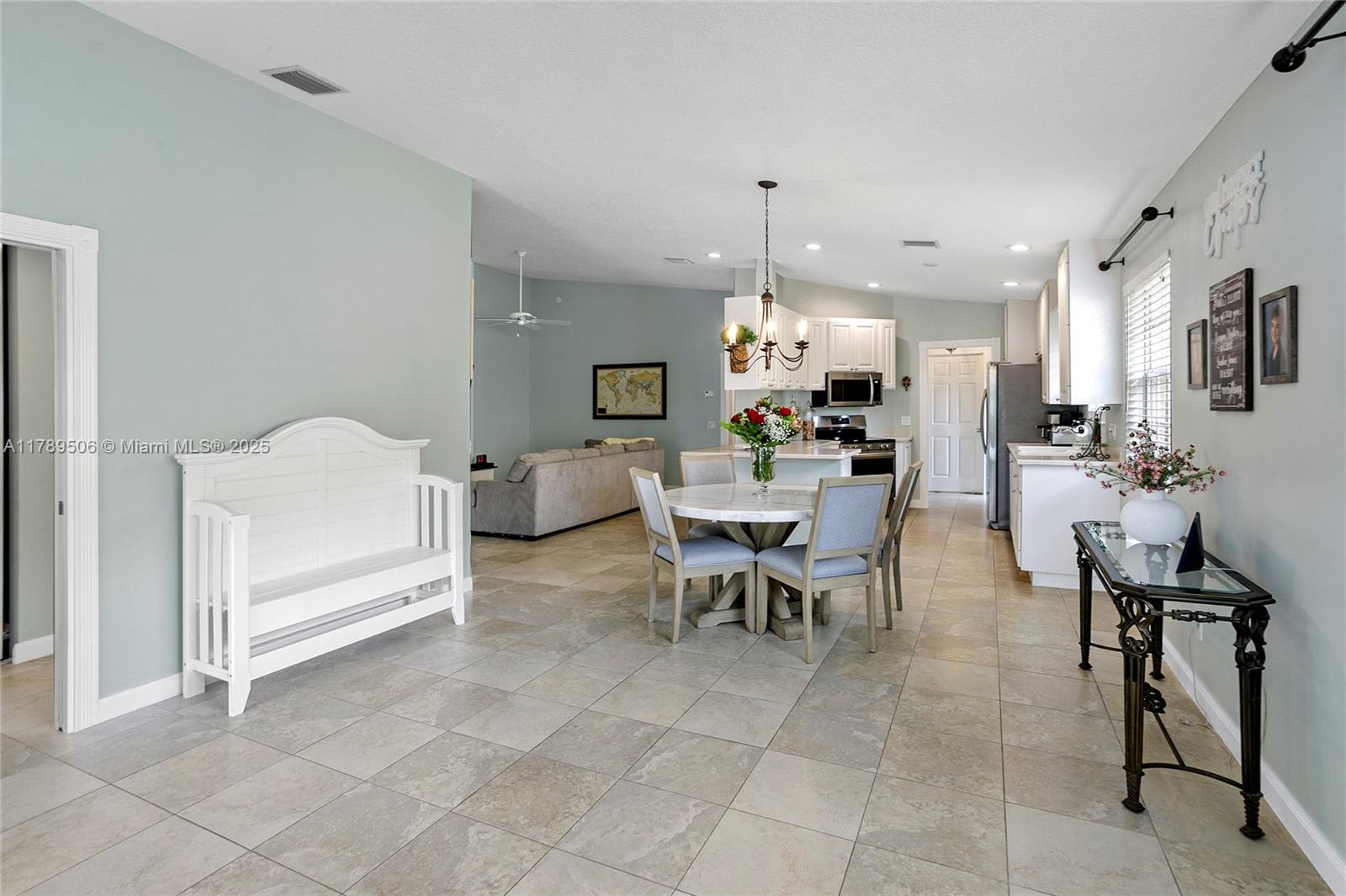 8199 Saint Johns Ct, Wellington, Florida image 10